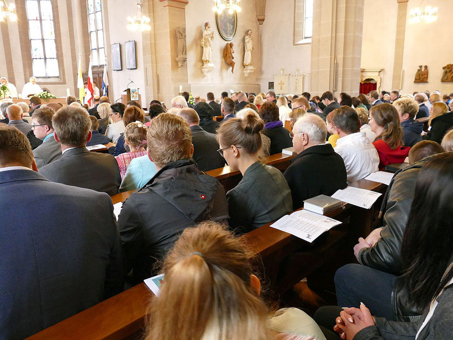 Feier der 1. Heiligen Kommunion in Sankt Crescentius (Foto: Karl-Franz Thiede)